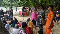Waspada Gelombang Tinggi, Wisatawan di Trenggalek Dilarang Berenang Waspada Gelombang Tinggi, Wisatawan di Trenggalek Dilarang Berenang