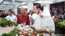 Ke Jayapura, Jokowi Beli Tomat di Pasar Mama-mama Papua Ke Jayapura, Jokowi Beli Tomat di Pasar Mama-mama Papua