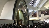 Usai Salat Jumat, Jokowi Ajak Ulama Sumbar Makan Siang Bersama Usai Salat Jumat, Jokowi Ajak Ulama Sumbar Makan Siang Bersama