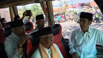 Foto: Saat Jokowi Naik Bus Bareng Ulama di Padang Foto: Saat Jokowi Naik Bus Bareng Ulama di Padang