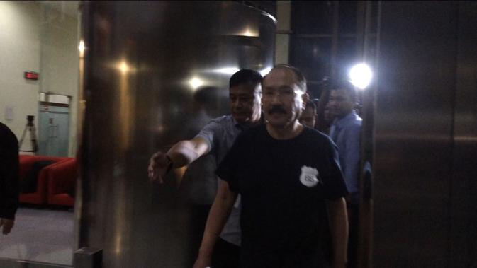 Fredrich Yunadi Fredrich Yunadi dijemput paksa KPK setelah mangkir pemeriksaan sebagai tersangka menghalangi penyidikan KPK (Liputan6.com/Lizsa)
