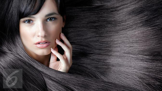 Rambut Panjang dan Rambut Lurus Ilustrasi Foto Rambut Lurus dan Panjang (iStockphoto)