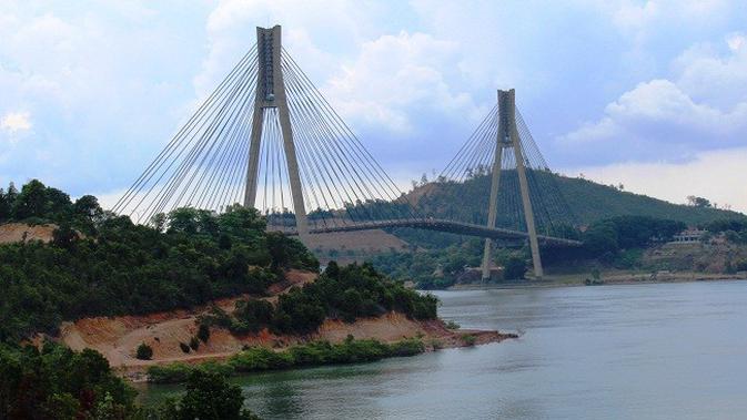 jembatan barelang Jika Palembang punya Jembatan Ampera, maka Batam punya Barelang yang menjadi ikon dan memiliki daya tarik wisata. Foto: Ahmad Ibo/ Liputan6.com.