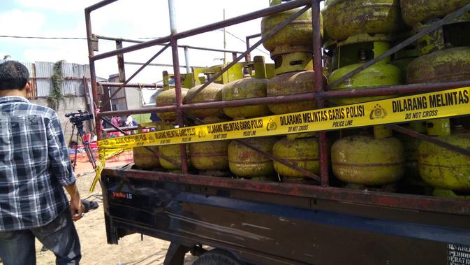 gas oplosan tangerang Polri membongkar pabrik gas oplosan di Tangerang. (Liputan6.com/Pramita Tristiawati)