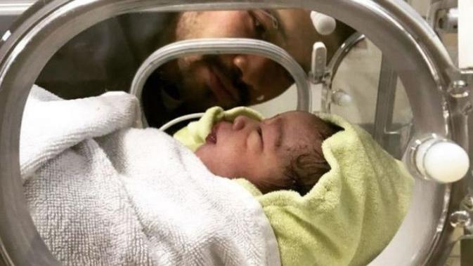 Cantiknya putri mungil Nabila Syakieb dan Reshwara Argya Radinal yang diberi nama Raqeema Ruby Radinal, seperti apa? (instagram.com/arthayasastable/KLN) Cantiknya putri mungil Nabila Syakieb dan Reshwara Argya Radinal yang diberi nama Raqeema Ruby Radinal, seperti apa? (instagram.com/arthayasastable/KLN)
