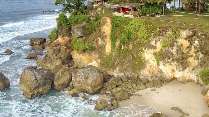 Menggali Potensi Sumba ala Didiet Maulana Sumba memiliki banyak potensi yang perlu digali. Ini cara desainer Didiet Maulana menggalinya. (Liputan6.com/Pool/BhumiSumba)