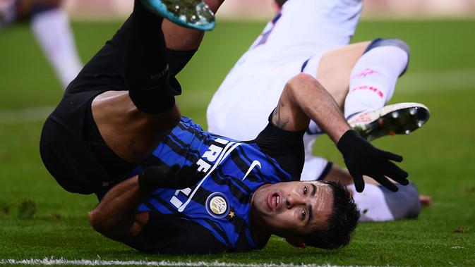Eder, Inter Milan Penyerang Inter Milan, Eder Martins percaya rekan-rekannya akan berjuang untuk bangkit setelah melewati delapan laga tanpa kemenangan. (MARCO BERTORELLO / AFP)