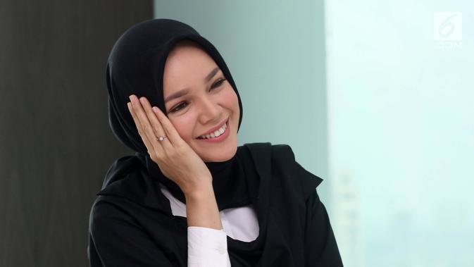 Dewi Sandra Dewi Sandra (Fatkhur Rozaq Rosyidi/Liputan6.com)