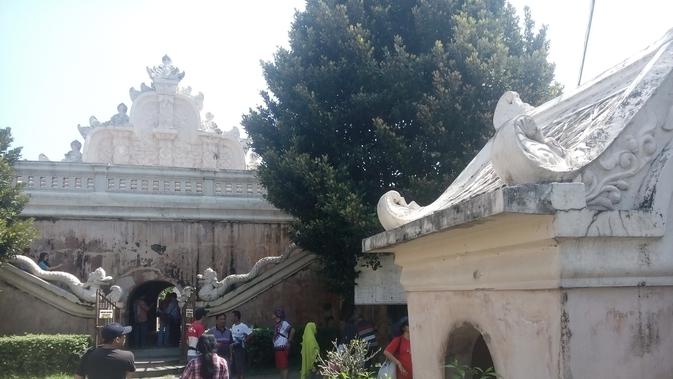Melihat Taman Sari Tujuan Wisata Kota Yogyakarta Simak serunya destinasi wisata Taman Sari di Yogyakarta.