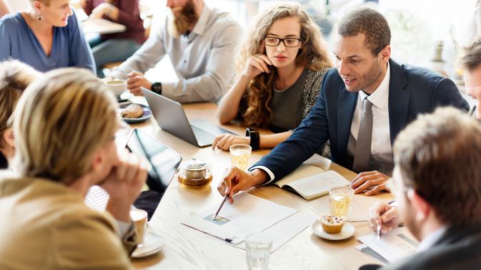 Bekerja di Kantor Ilustrasi Foto Bekerja di Kantor (iStockphoto)