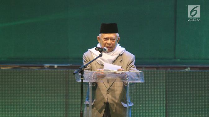 Tokoh dan Pejabat Tinggi Negara Hadiri Milad MUI ke - 42 Ketua MUI KH Ma'ruf Amin menyampaikan sambutan pada acara Milad MUI ke-42 dan Anugerah Syiar Ramadan 2017 di Jakarta, Kamis malam (26/7). Milad MUI juga diisi dengan peluncuran buku Penggerak Ulama Pelindung Umat. (Liputan6.com/Herman Zakharia)