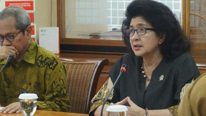 Menteri Kesehatan Nila Moeloek Menkes Nila F Moeloek (kanan) saat diskusi bersama para dokter mata / Foto : Dok.Kemkes