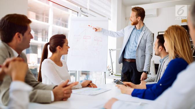 Bekerja di Kantor Ilustrasi Foto Bekerja di Kantor (iStockphoto)