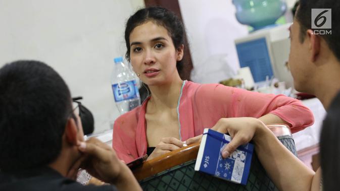 Gaya Chelsea Islan dan Para Artis Saat Berlatih Teater Marsha Timothy. (Liputan6.com/Immanuel Antonius)