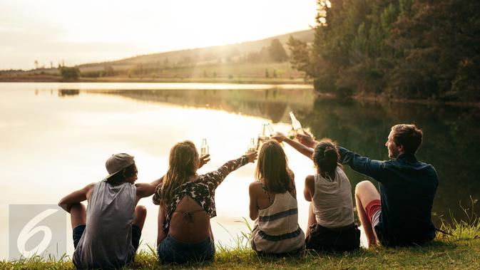 Ngumpul Bersama Teman Ilustrasi Foto Aktivitas Diluar Ruang (iStockphoto)