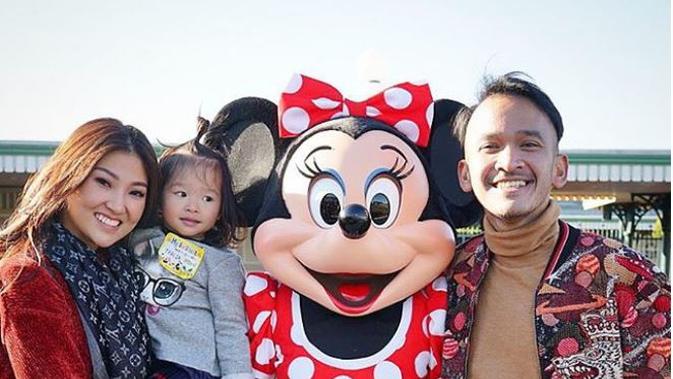 Ruben Onsu (Foto: Instagram) Ruben Onsu ajak istri dan anak ke Disneyland, Jepang (Foto: Instagram)