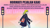 Cara Unik Polisi Ingatkan Zebra Cross untuk Pejalan Kaki Cara Unik Polisi Ingatkan Zebra Cross untuk Pejalan Kaki