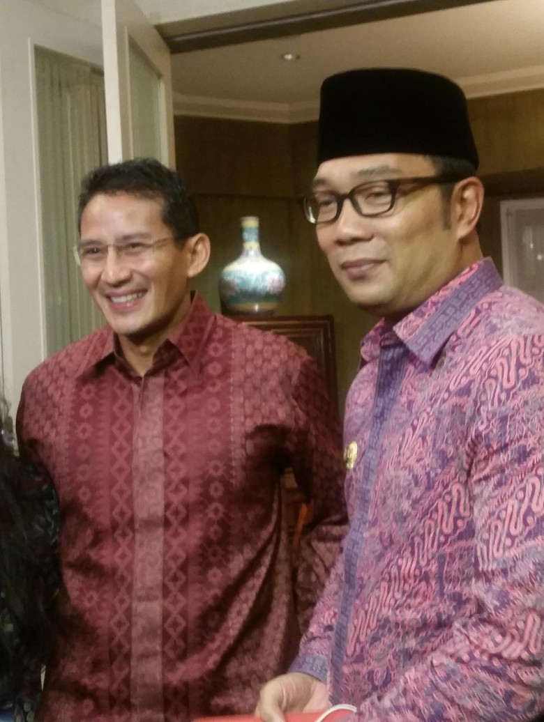 Saling Sindir Sahabat: Ridwan Kamil vs Sandiaga Uno Saling Sindir Sahabat: Ridwan Kamil vs Sandiaga Uno